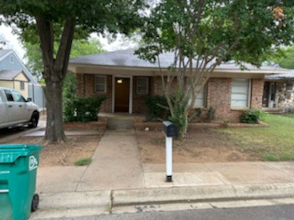 1st image of 807 Morse St