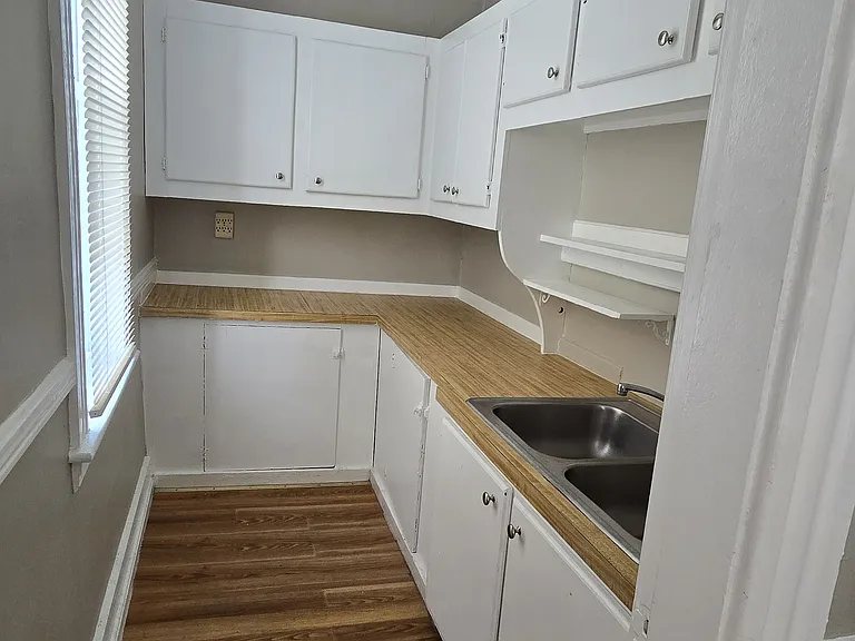 396 Chandler St #4 — Photo 7