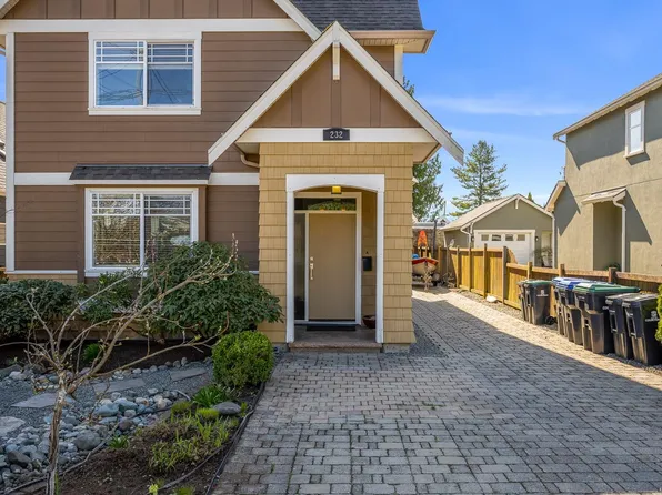 232 2nd St, Courtenay, BC V9N 1B7