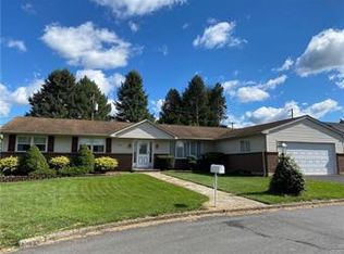 2105 Wisteria Cir, Macungie, PA 18062