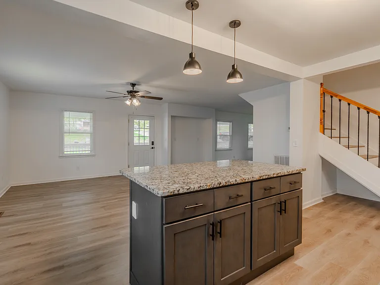 231 Broadway St — Photo 19