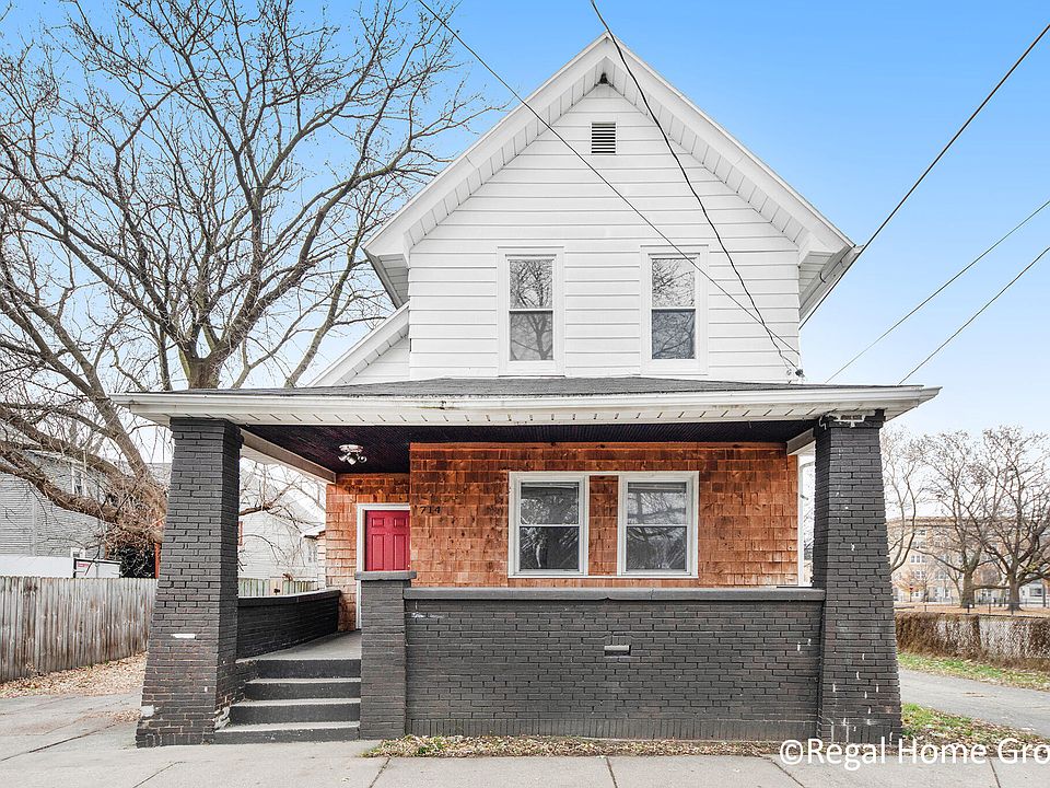 1st image of 714 Davis Ave NW
