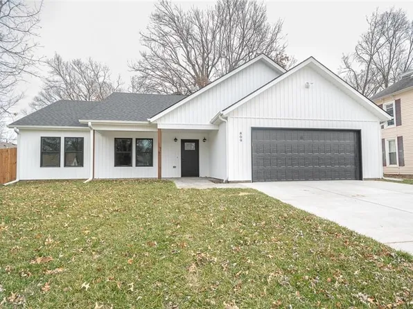 809 S Poplar St, Ottawa, KS 66067