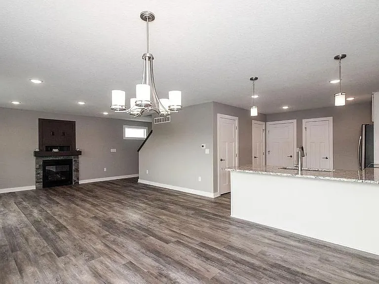 1817 NE Heritage Dr — Photo 5