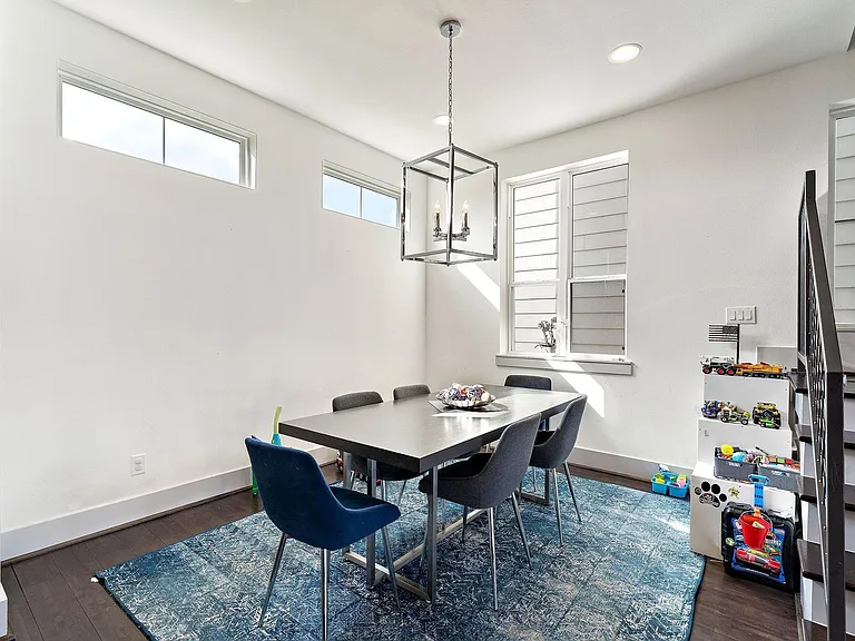 4621 Chartres St — Photo 9