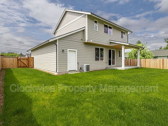 4th image of 206 Tacoma Ave NW