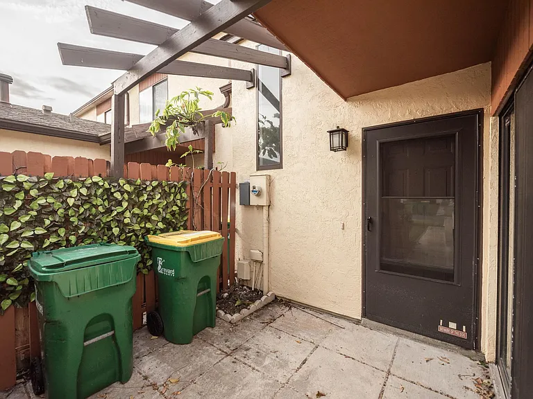 47 Bogart Pl — Photo 4