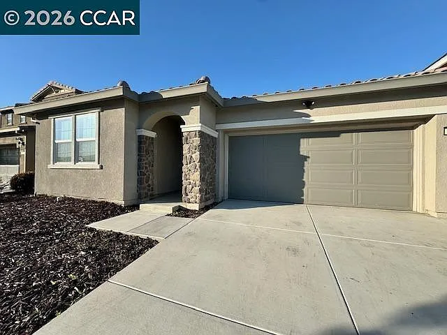 3 bed, 1412 sqft, $2,950 — Photo 2