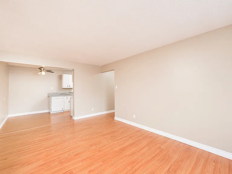 6 Gainsborough Ave — Photo 15