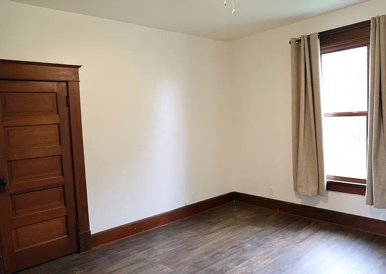 228 N Poplar St — Photo 11