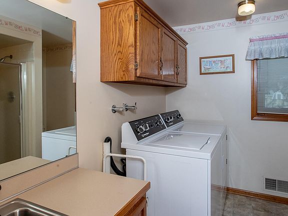 5th image of 3027 Pine Meadow Dr SW