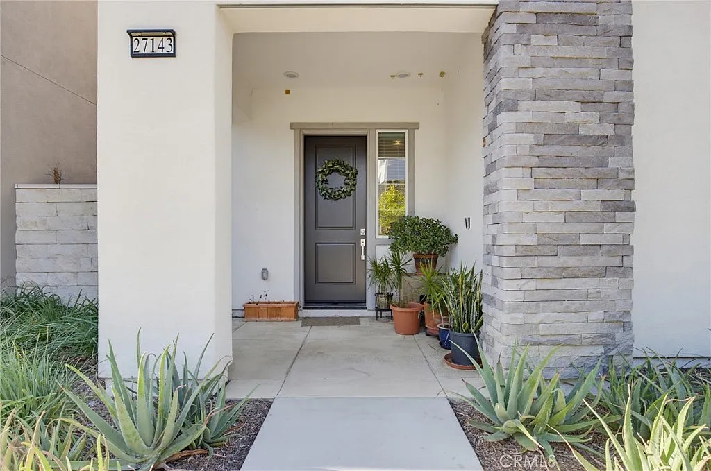 3 bed, 2192 sqft, $4,800 — Photo 2