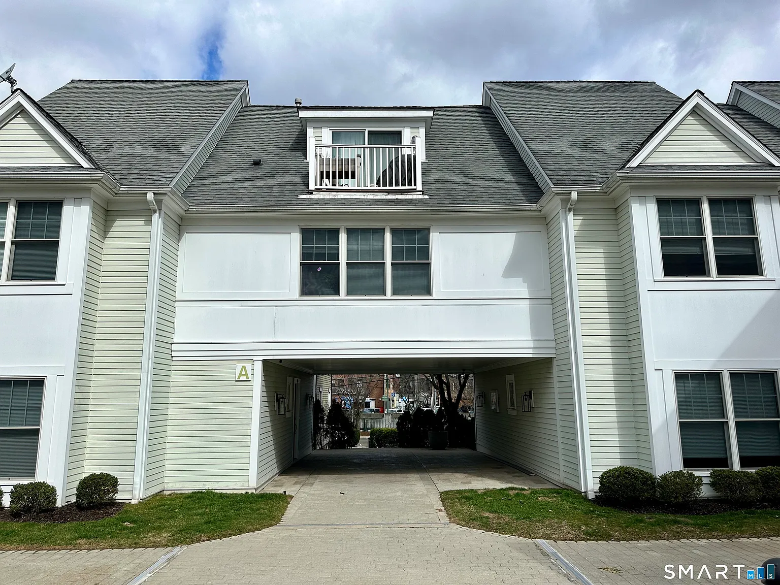 3 bed, 2.5 bath, 2275 sqft, $4,595 — Photo 4