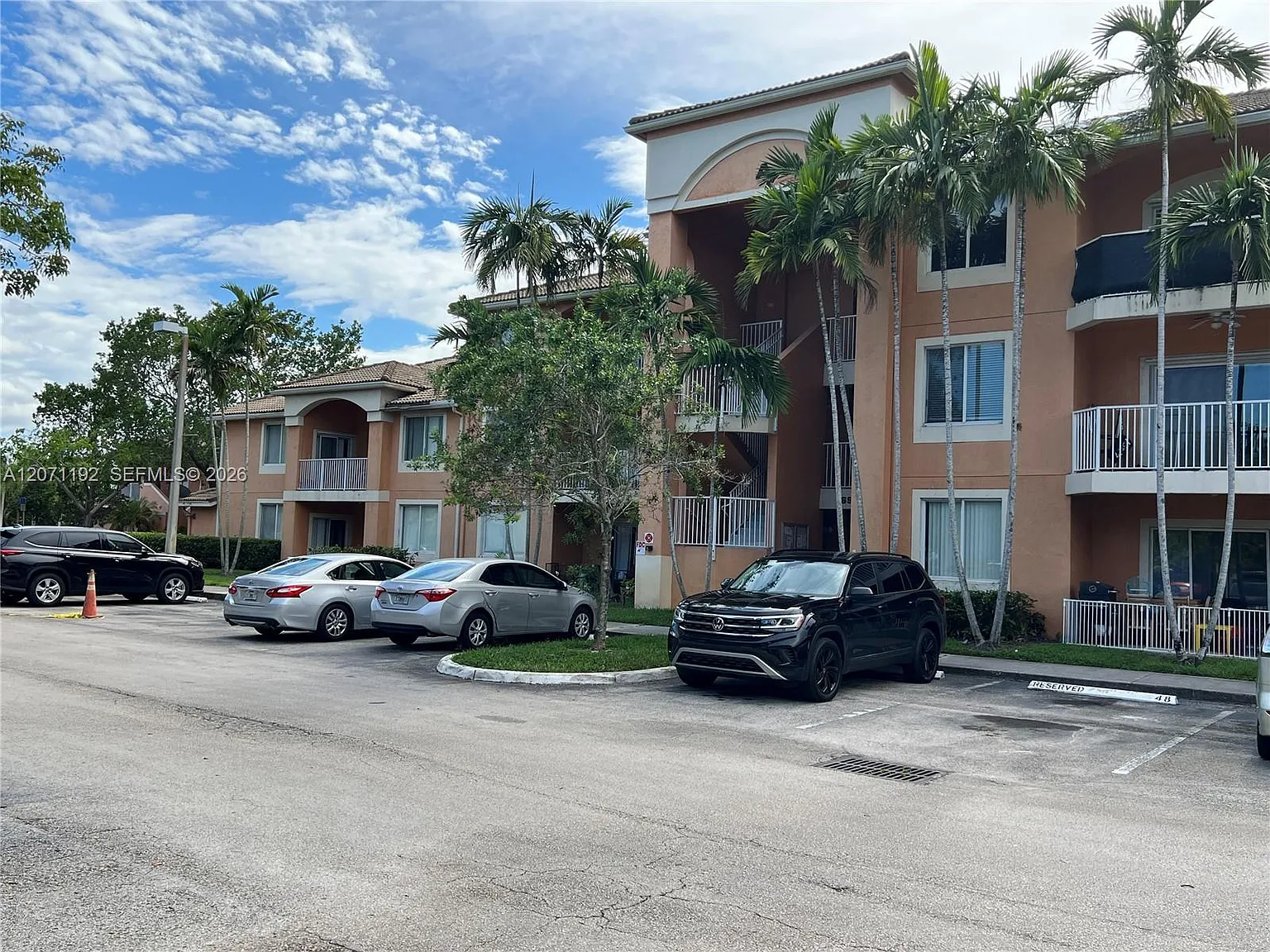 Courtyards At Davie Condo — Photo 2