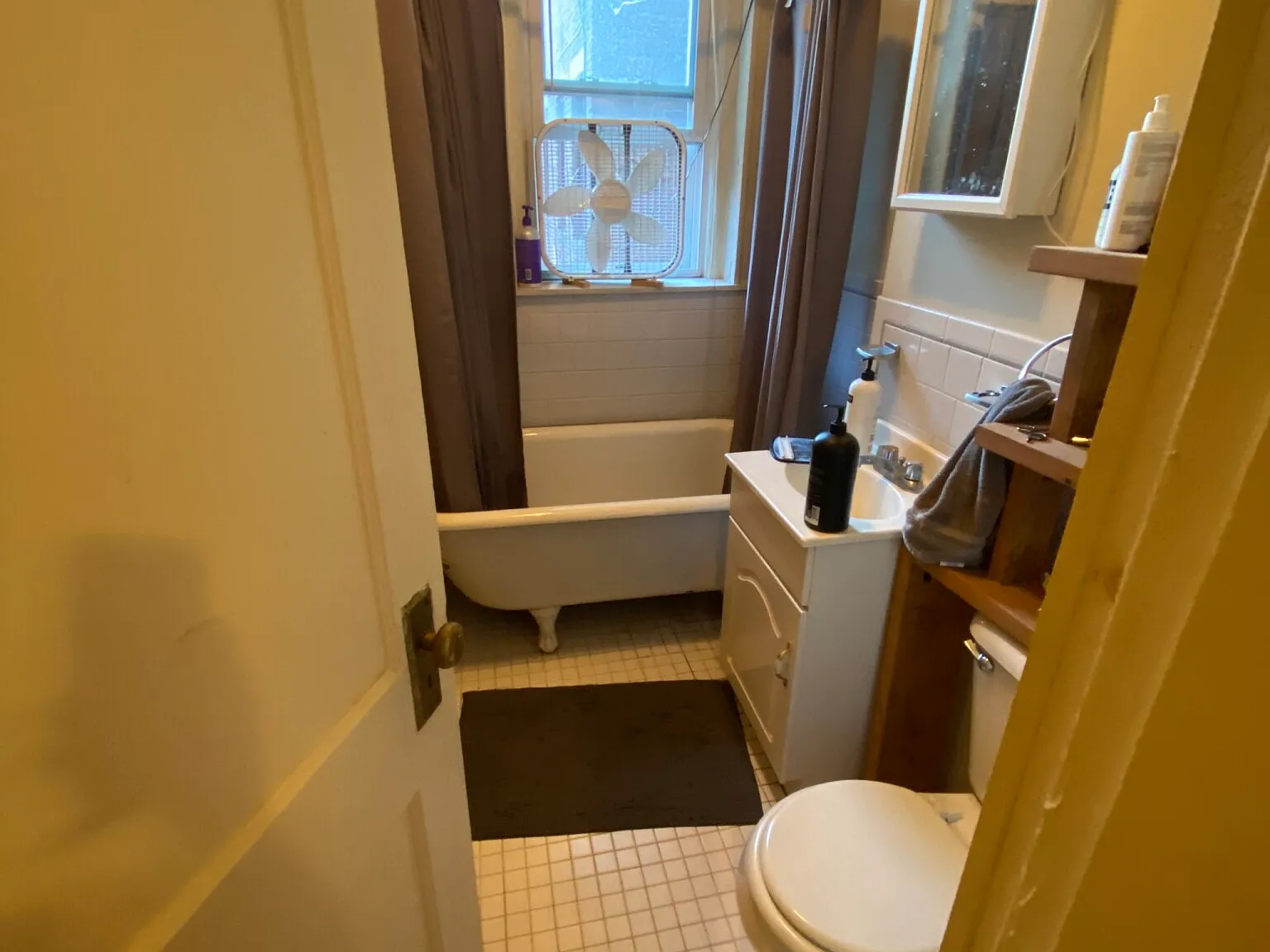 Studio, 550 sqft, $2,400 — Photo 2