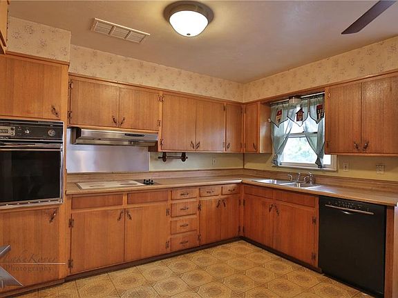 4th image of 1490 Marsalis Dr