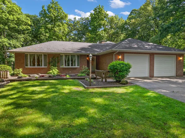 130 Woodland Hickory Ct, Valparaiso, IN 46385