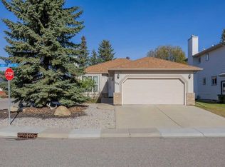 220 S Sunset Pl, Okotoks, AB T1S 1P3