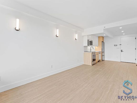 4th image of 851 Lexington Ave #5E