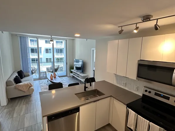 141 NW 13th Ave #B, Dania, FL 33004