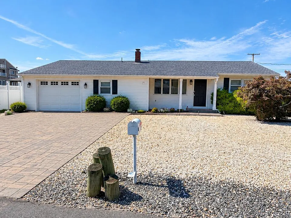 774 Nassau Dr