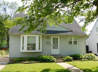 20548 Hollywood St, Harper Woods, MI