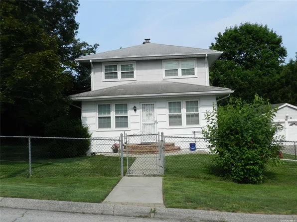 3 Roosevelt Avenue, Nesconset, NY 11767