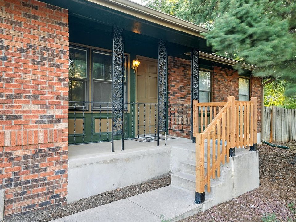 1st image of 700 Riverbend Dr