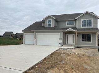7560 NW Moore Dr, Parkville, MO 64152