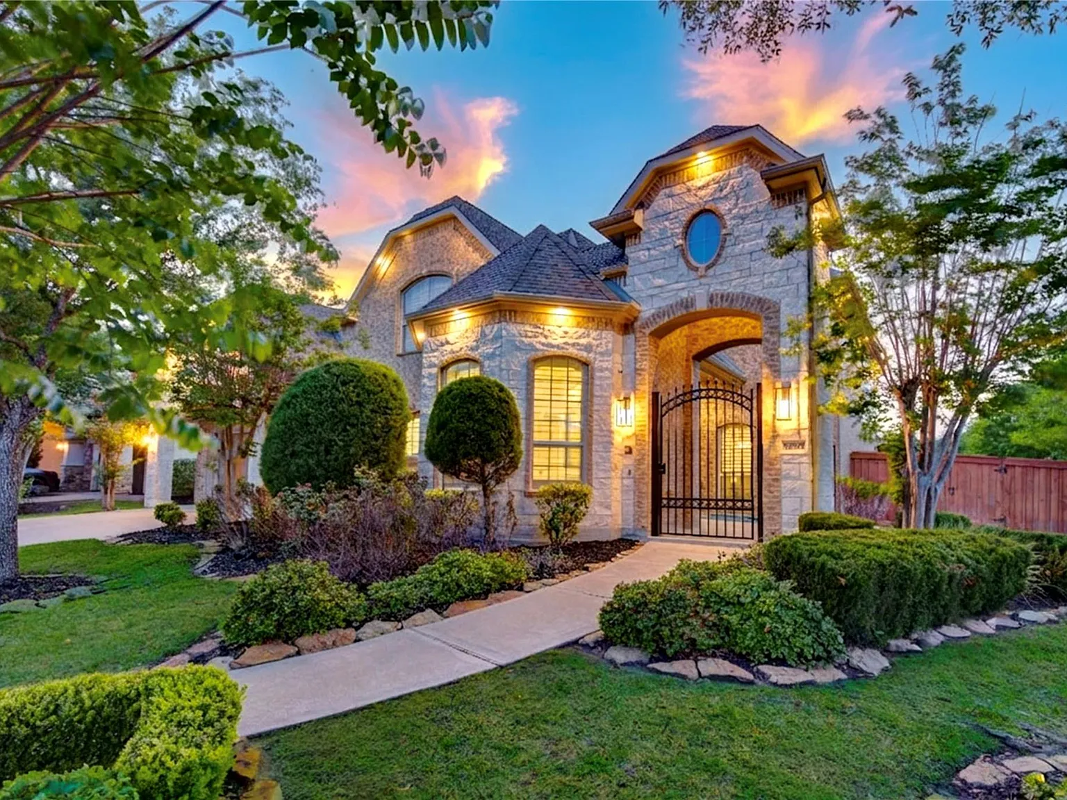 5 bed, 4.5 bath, 4489 sqft, $4,299 — Photo 1