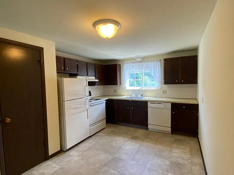 25 Logan Ave #4 — Photo 5
