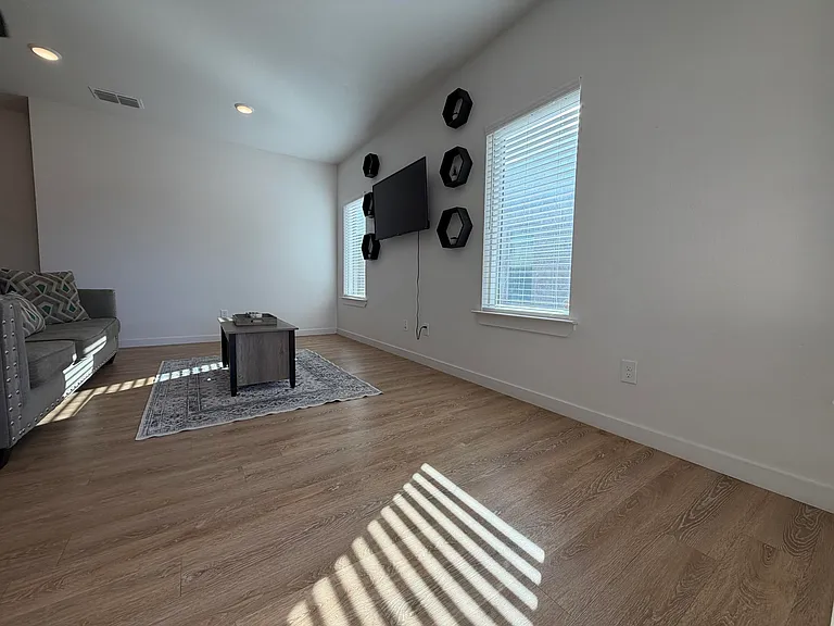 5807 Virginia Ave — Photo 4