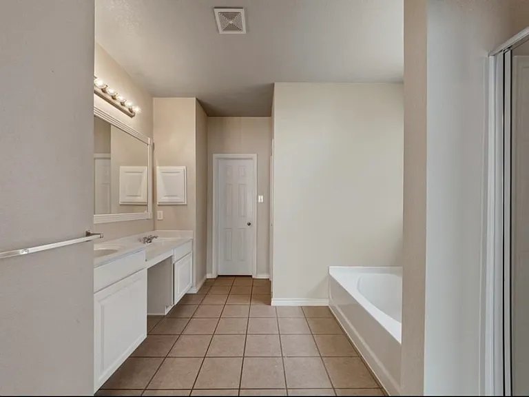2748 Bay De Vieux Dr — Photo 15