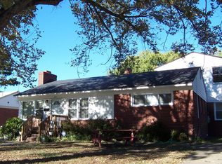 12 Markham Dr, Hampton, VA 23669