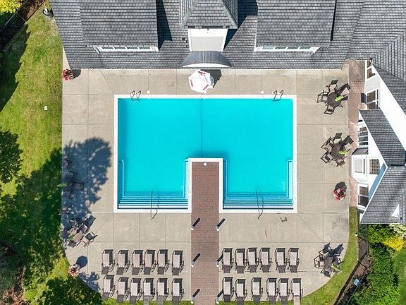 4th image of 104 Norwest Dr #104