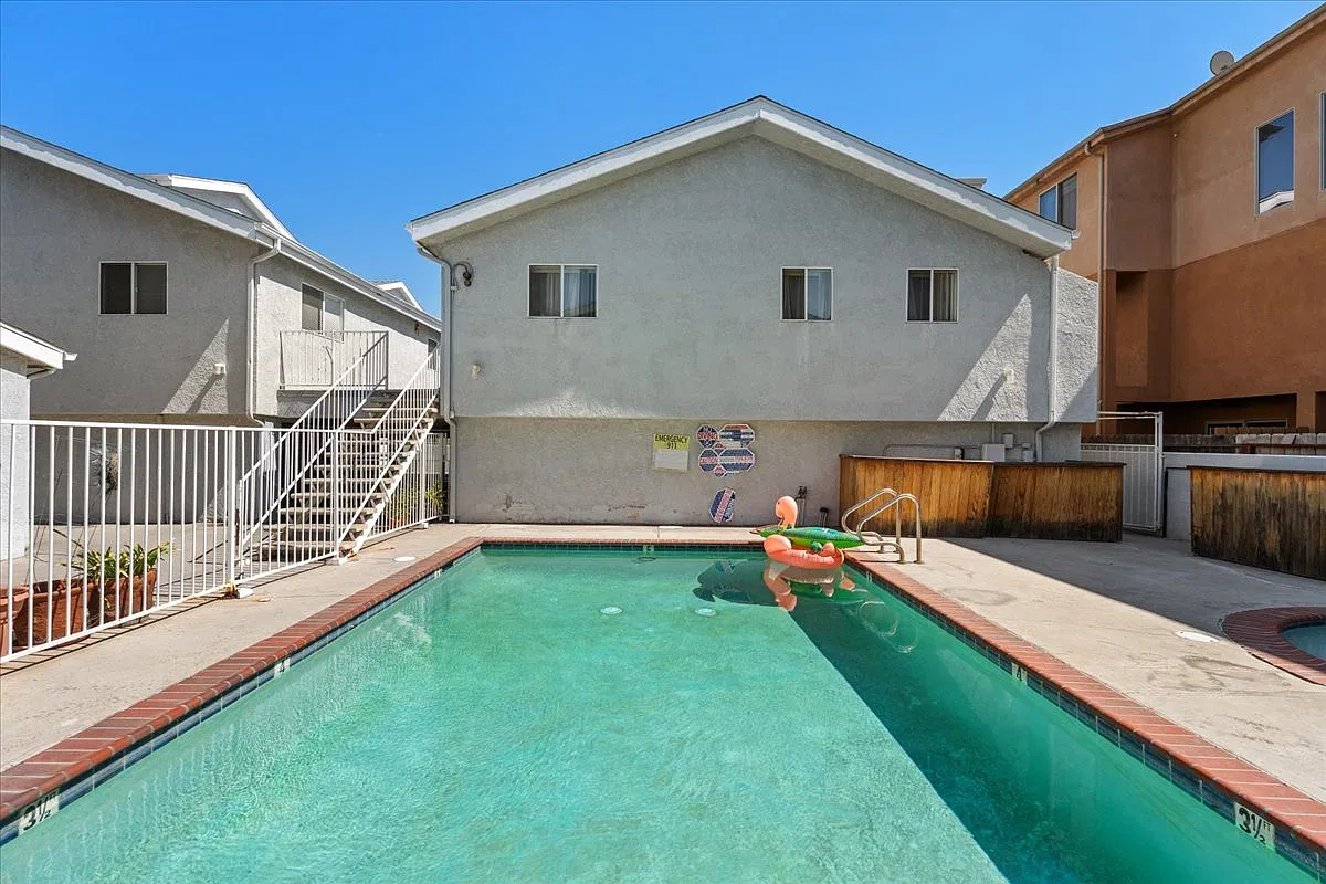 2 bed, 1.5 bath, 1100 sqft, $2,295 — Photo 4