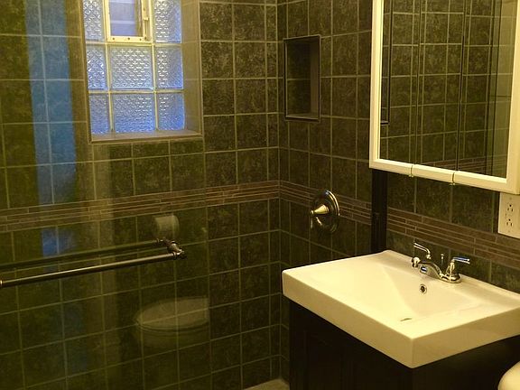 4th image of 2126 N Sheffield Ave APT 2