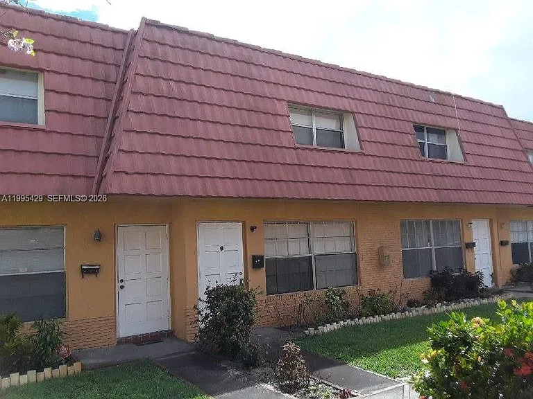 2604 NW 52nd Ave #C15 — Photo 1