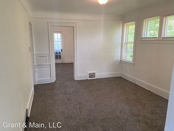 3rd image of 9225 Birwood Ave #9227