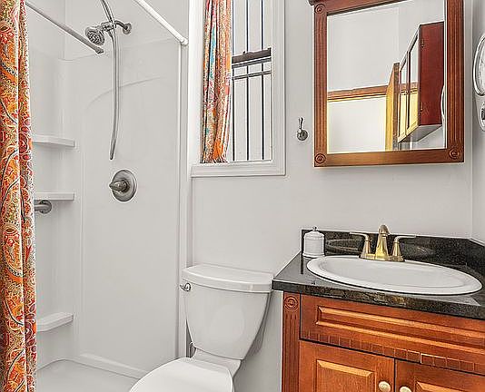 5th image of 798 President St APT 1R