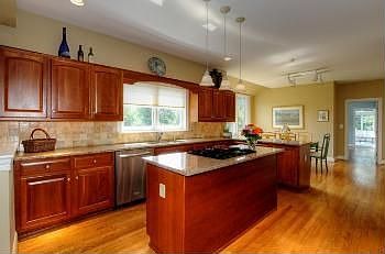 5th image of 318 Centennial Cir