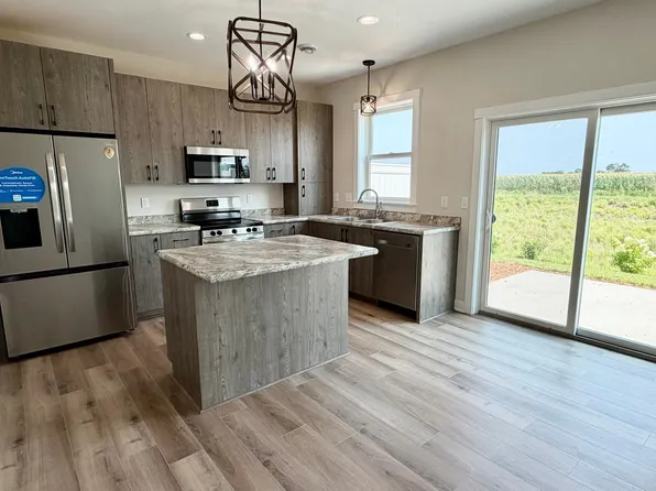 803 Viburnum St, Belle Plaine, MN 56011