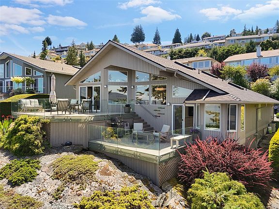 3rd image of 209 Marine Dr