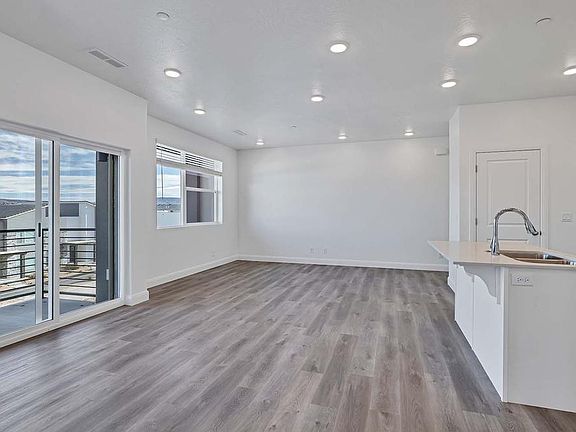 4th image of 5801 S Garnet Dr #4302