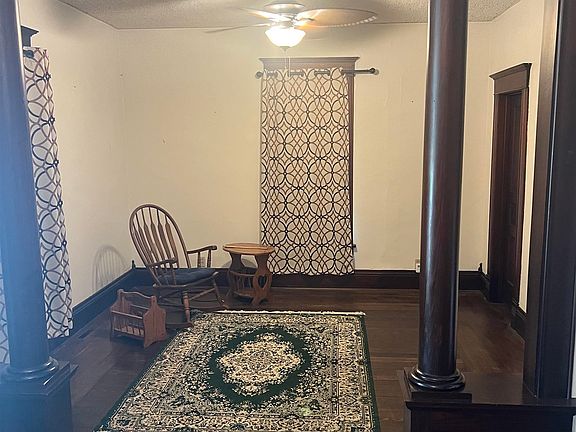 4th image of 464 W 2nd St