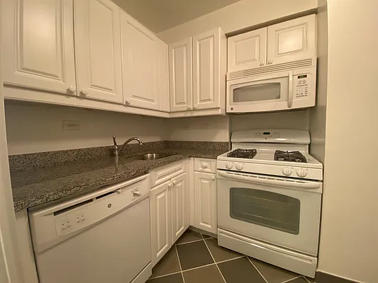 Rented by Stonehenge NYC LLC | media 18