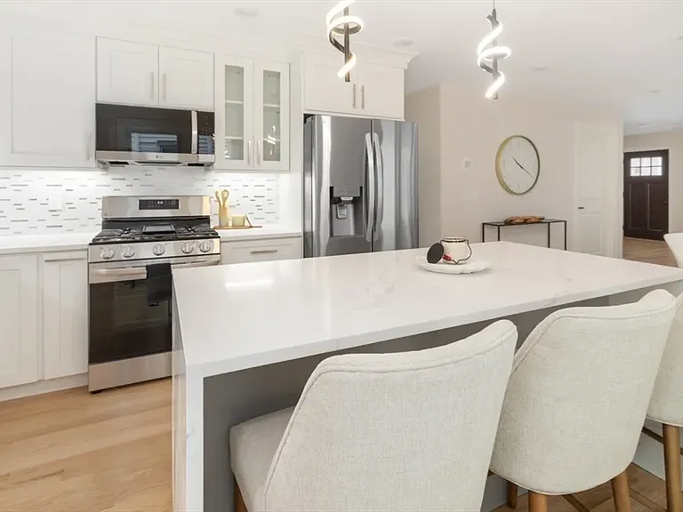 Modern culinary suite: High-performance cooking range paired with a sleek over-the-range microwave for a clean, integrated look.