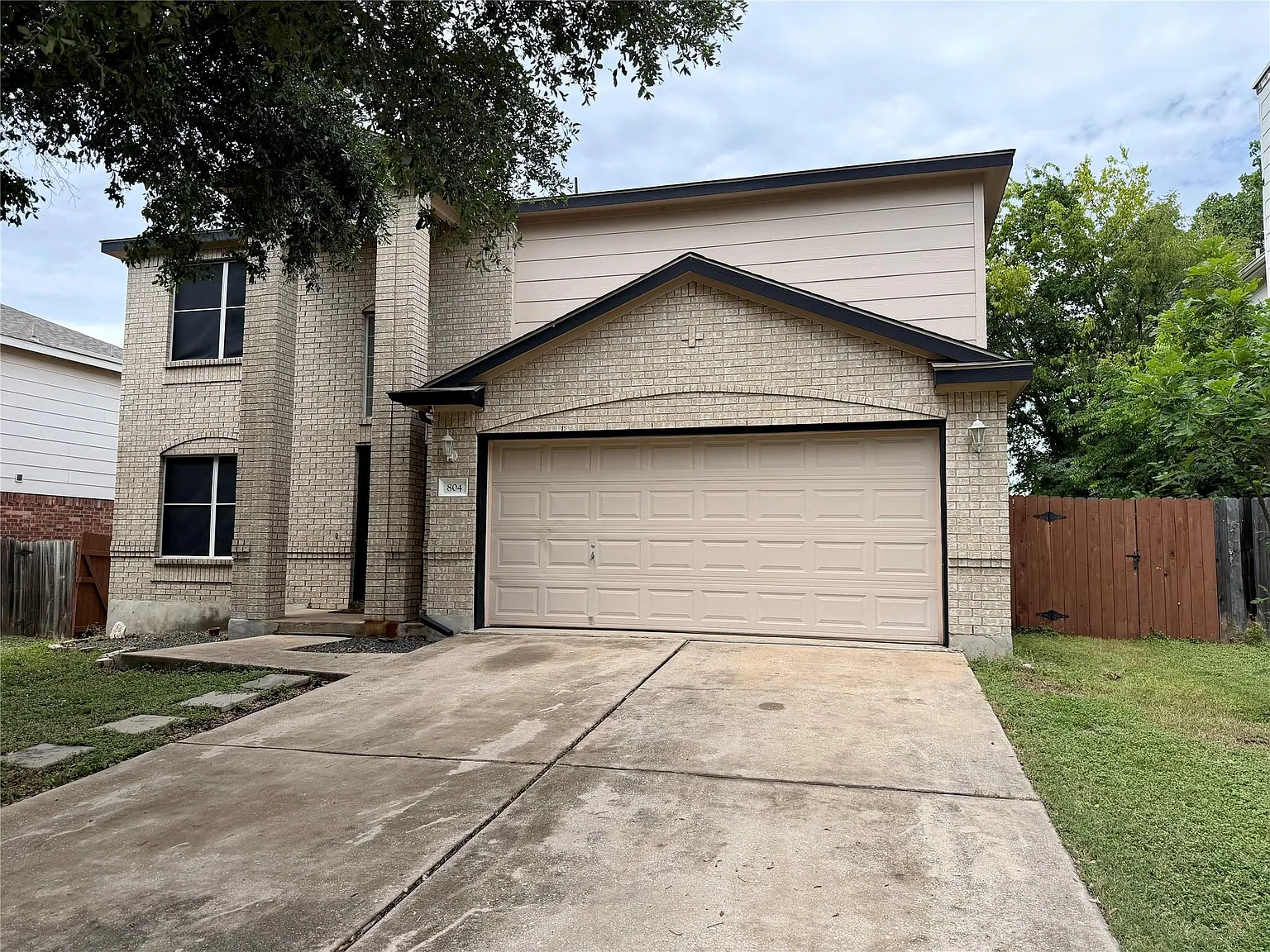 4 bed, 2.5 bath, 2102 sqft, $2,095 — Photo 3