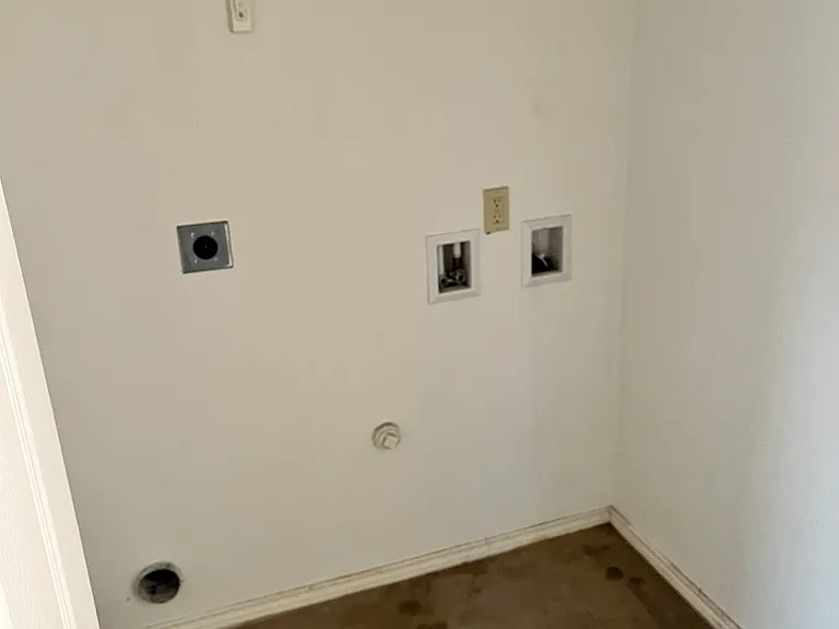 131 Robinhood Dr — Photo 7