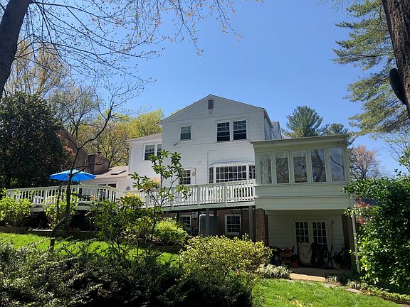 3rd image of 8806 Lynnhurst Dr